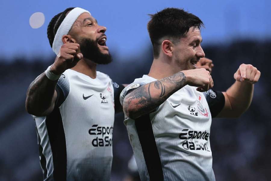 Memphis Depay estreou-se pelo Corinthians