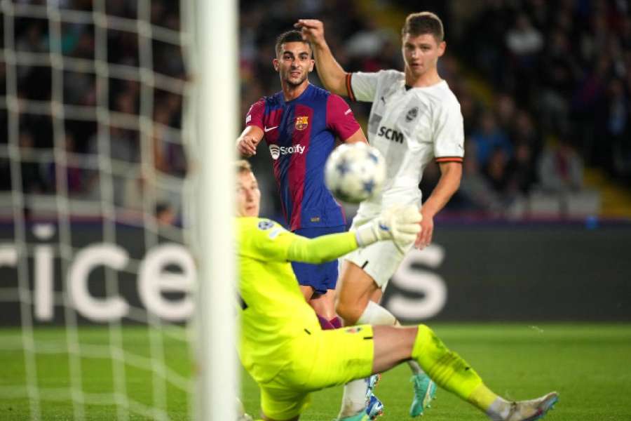 Ferrán Torres fez um dos gols do Barça na vitória sobre o Shakhtar