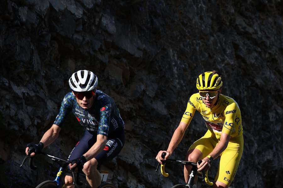 Vingegaard (l.) und Pogacar waren auch am Col de la Couillole die stärksten