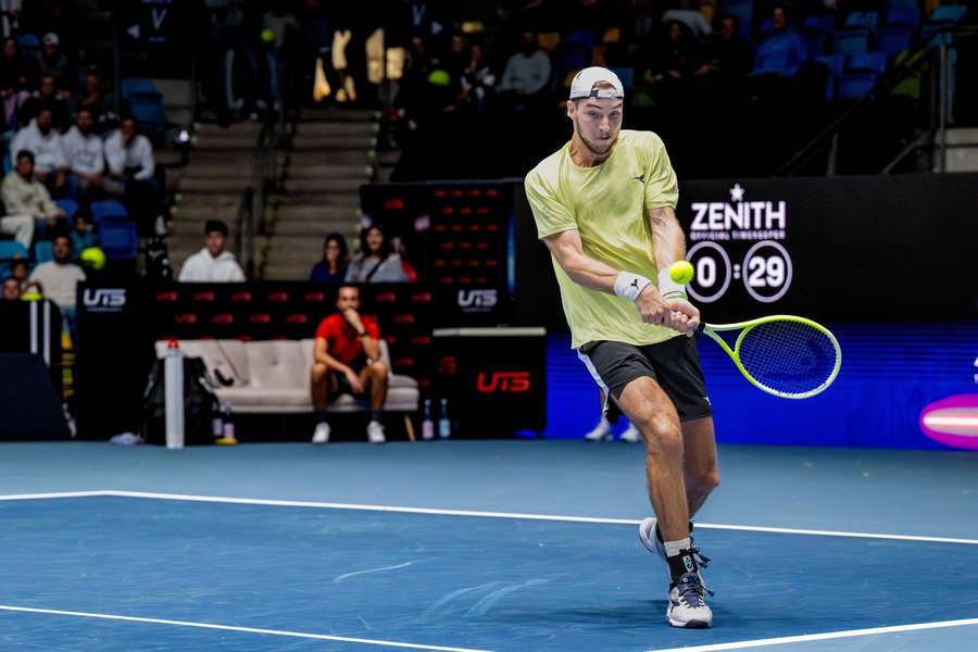 Jan-Lennard Struff hat den ersten Satz gegen Alex de Minaur für sich entschieden.