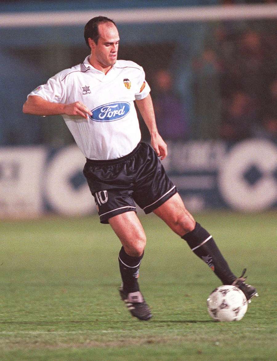 Fernando in action for Valencia