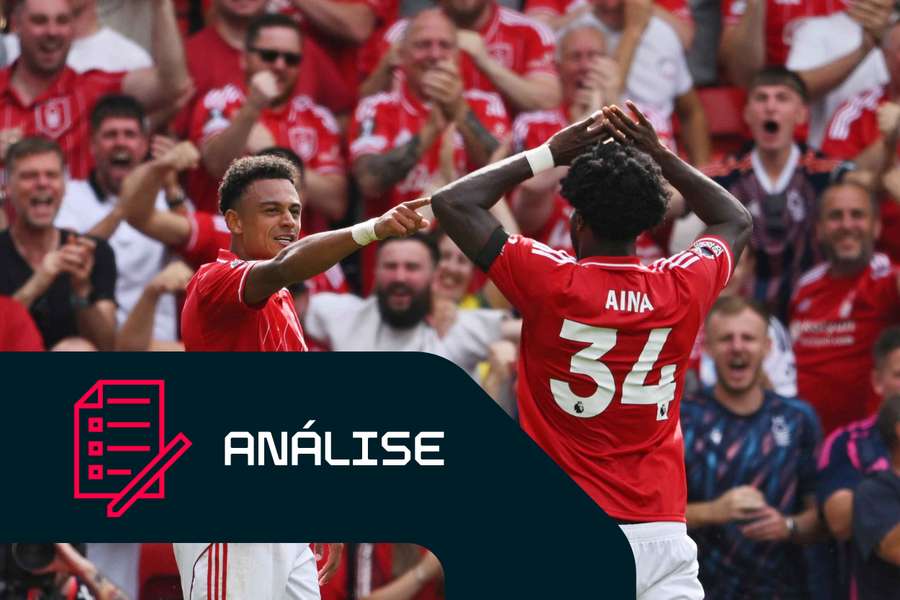 Dan Ndoye comemora o golo do Nottingham Forest ao lado de Ola Aina