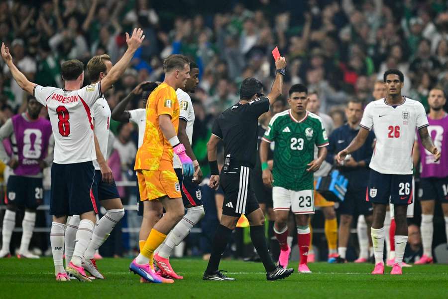 Quansah a văzut direct cartonașul roșu în meciul cu Mexic din optimile Cupei Mondiale
