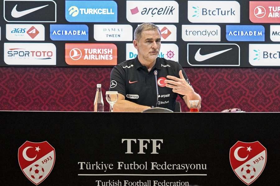 Fußball-Nationaltrainer Stefan Kuntz erwartet zum Auftakt der Türkei in der EM-Qualifikation ein entschlossenes Auftreten seines Teams.