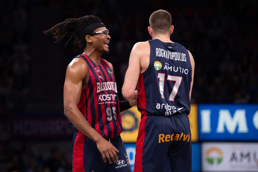 Moneke y Rogkavopoulos, en un partido.