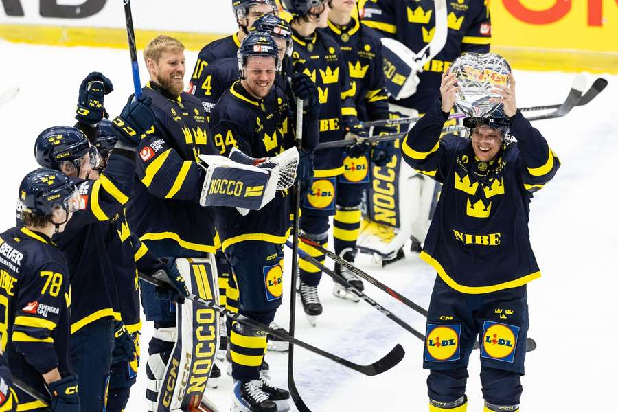 Sweden lift the trophy in Czech Republic after beating Finland