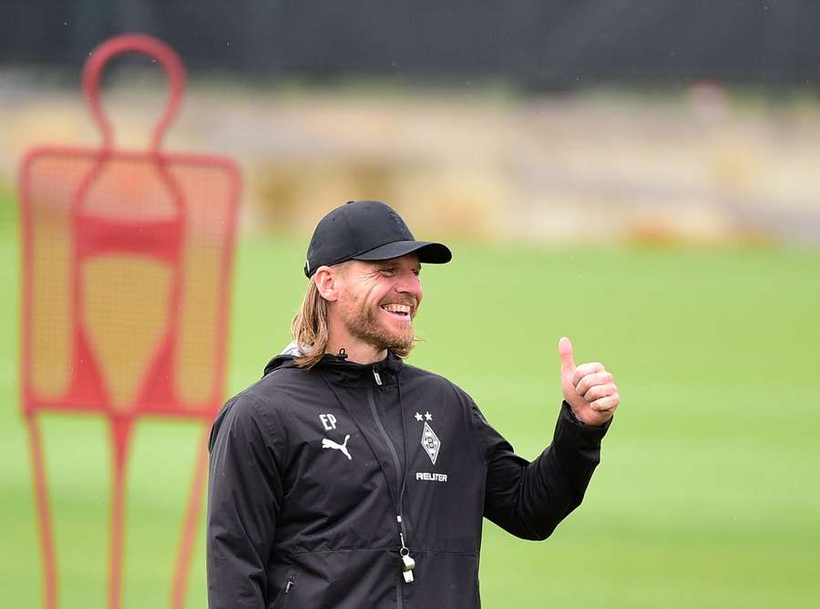 Polanski steht heute zum ersten Mal in der Bundesliga an der Seitenlinie Polanski steht heute zum ersten Mal in der Bundesliga an der Seitenlinie