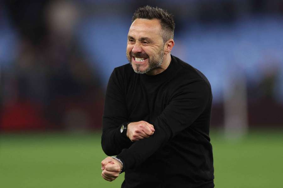 Roberto De Zerbi celebrates