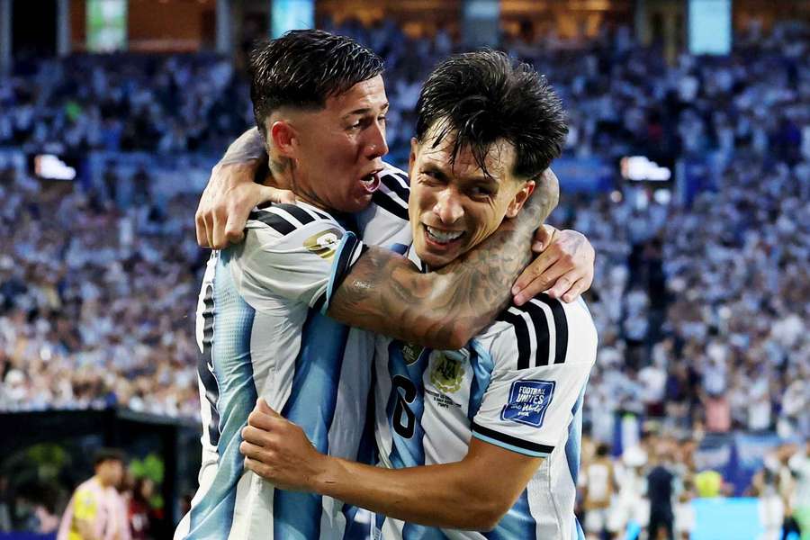 A Argentina passou um imenso sufoco para se garantir nas oitavas de final A Argentina passou um imenso sufoco para se garantir nas oitavas de final