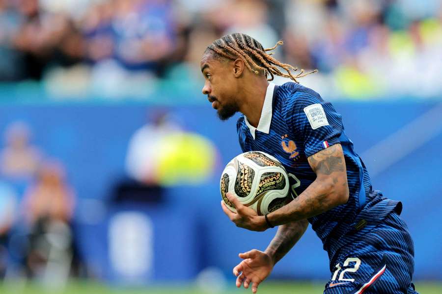 Owen estime que le transfert de Barcola est "exorbitant" pour Liverpool et qu'Iraola devrait tenter de recruter Bowen Owen estime que le transfert de Barcola est "exorbitant" pour Liverpool et qu'Iraola devrait tenter de recruter Bowen