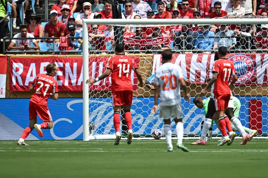Schfelderup, en el momento de marcar su gol ante el Bayern