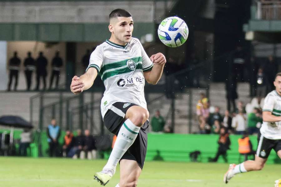 Matheus Bianqui chega ao Mirassol oriundo do Coritiba