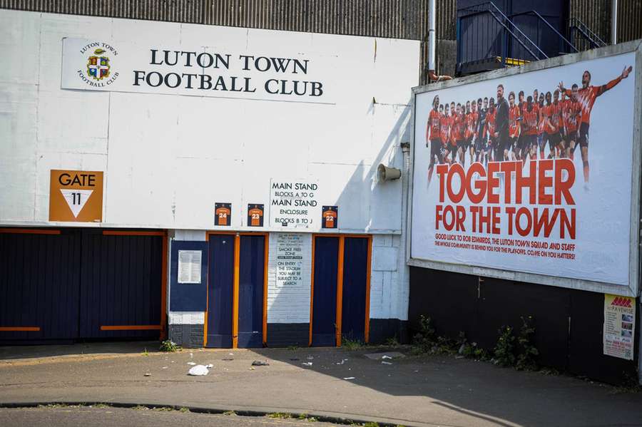 The club was founded in 1885 and has played its home matches at Kenilworth Road since 1890
