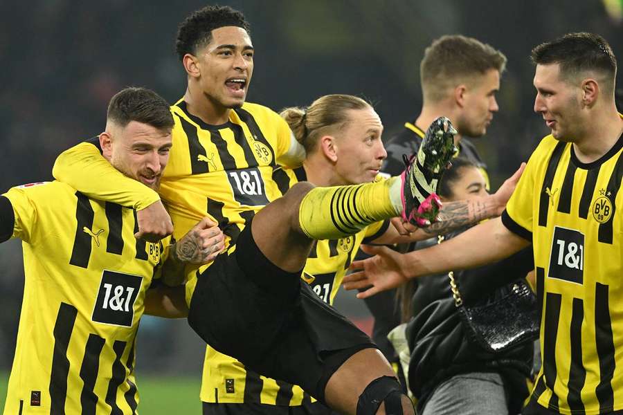 Le groupe célébrant la victoire de ce week-end face à Leipzig (2-1)