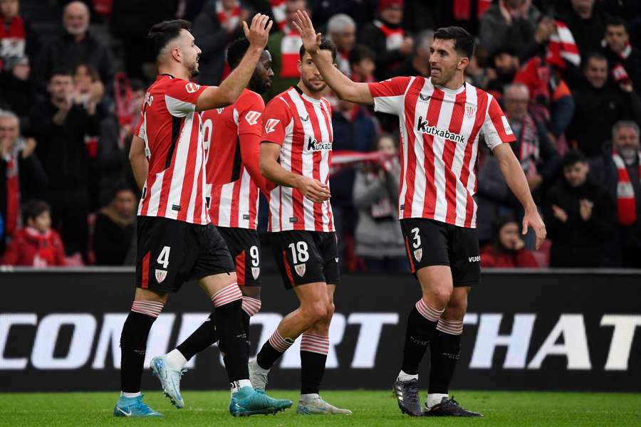 Los jugadores del Athletic celebran un gol.