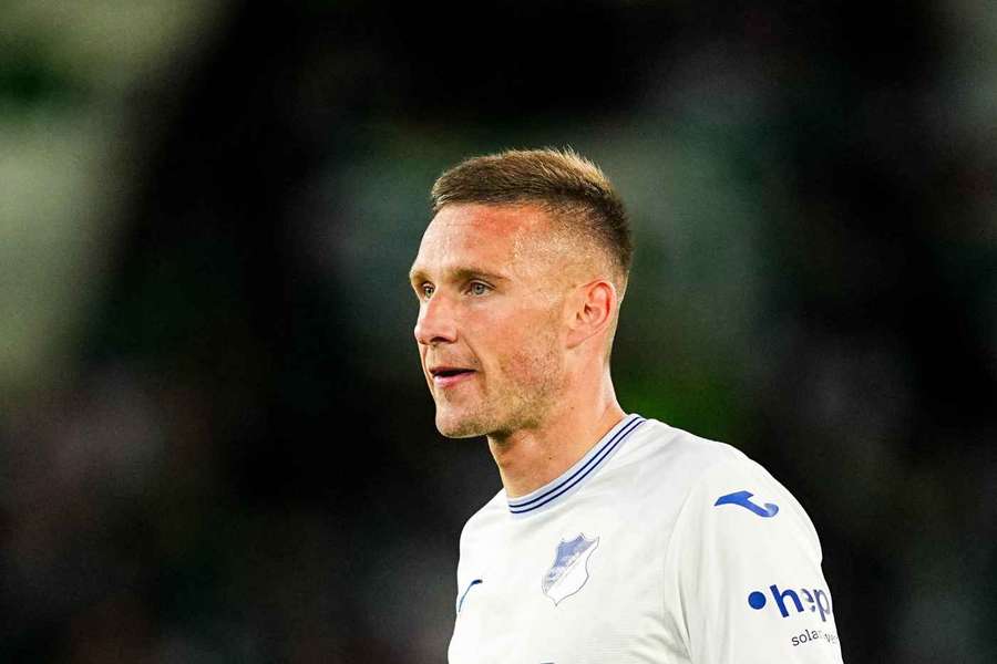 Český obránce Pavel Kadeřábek je blízko příchodu do pražské Sparty