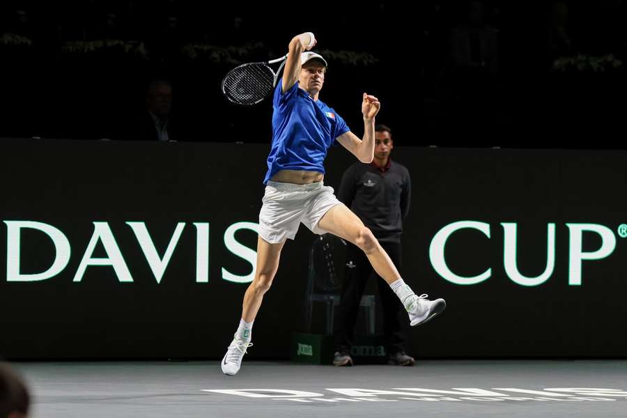 Coppa Davis: Sinner pareggia contro l'Olanda, Jannik in campo anche nel doppio decisivo