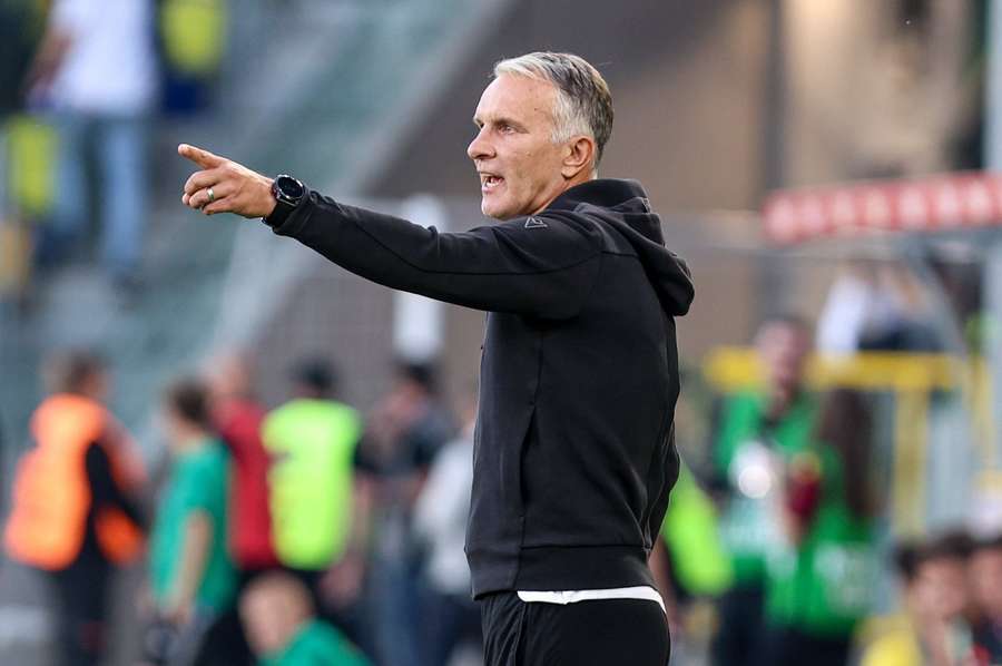 Trenér Baníku Ostrava Skuhravý neskrýval po prohře zklamaní. Trenér Baníku Ostrava Skuhravý neskrýval po prohře zklamaní.
