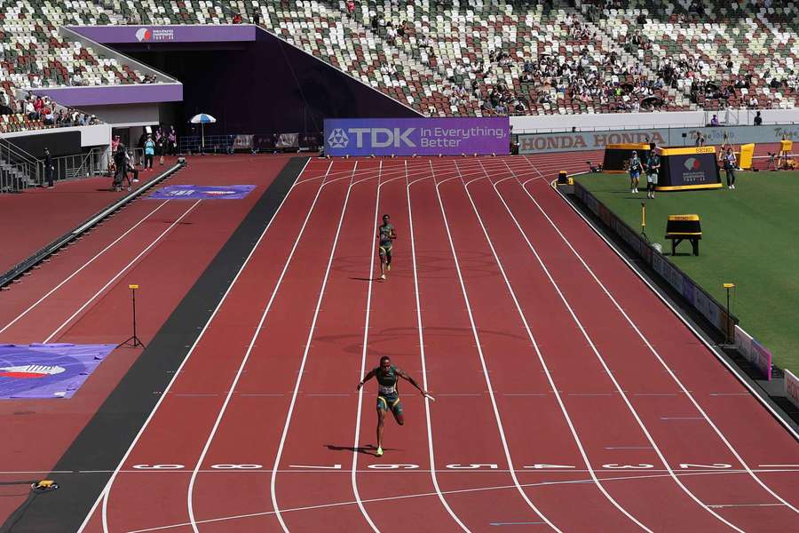 Amerykanie jednak wystąpią w finale sztafety 4x400. RPA nie dało rady w samotnym biegu