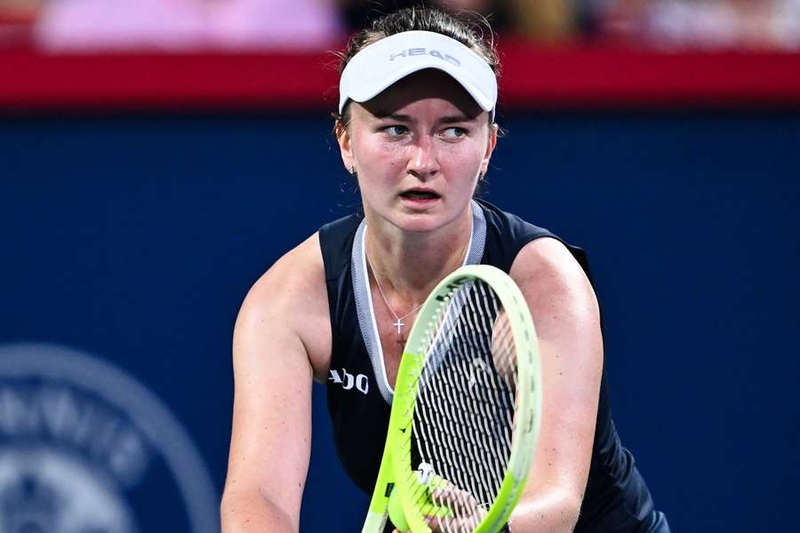 Barbora Krejčíková zvládla další třísetovou bitvu.