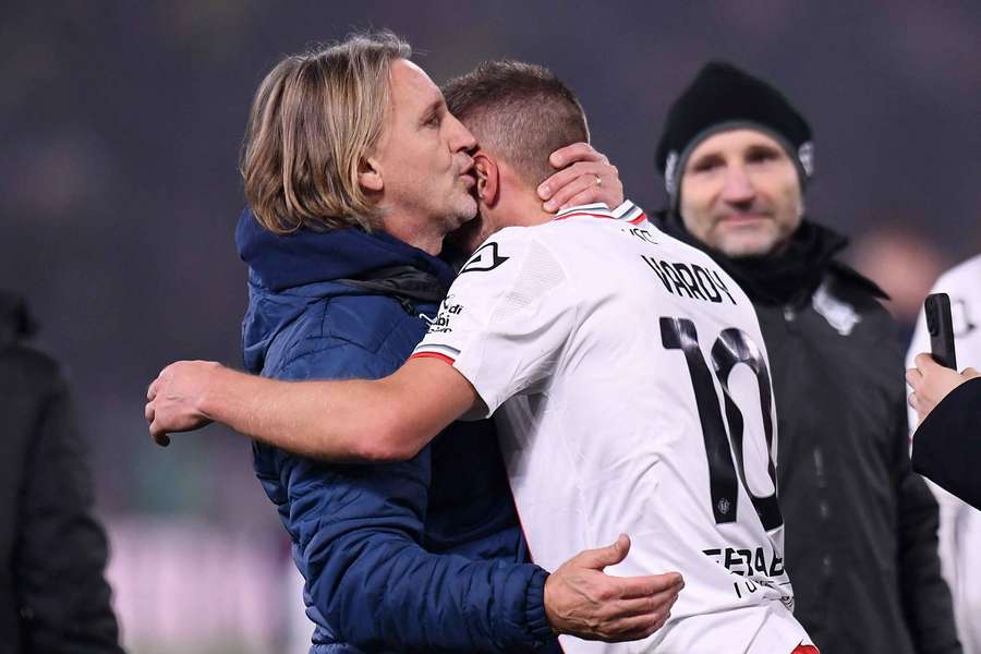 Nicola abbraccia Vardy a fine gara Nicola abbraccia Vardy a fine gara