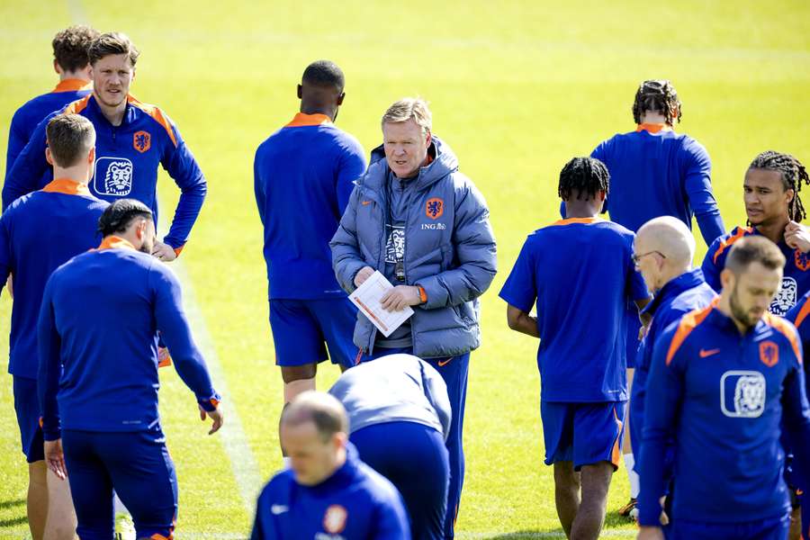 Koeman kon trainen met een fitte selectie