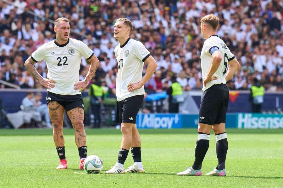 Die DFB Männer drücken die Daumen für die Damen.