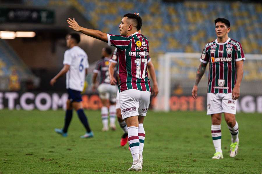 Leo Fernández marcou belo gol de falta no segundo tempo