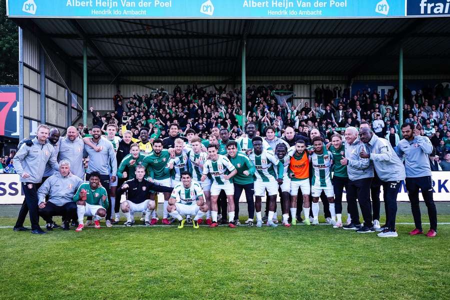 Players and staff of FC Dordrecht pose for a group photo after the 2-1 win over Willem II