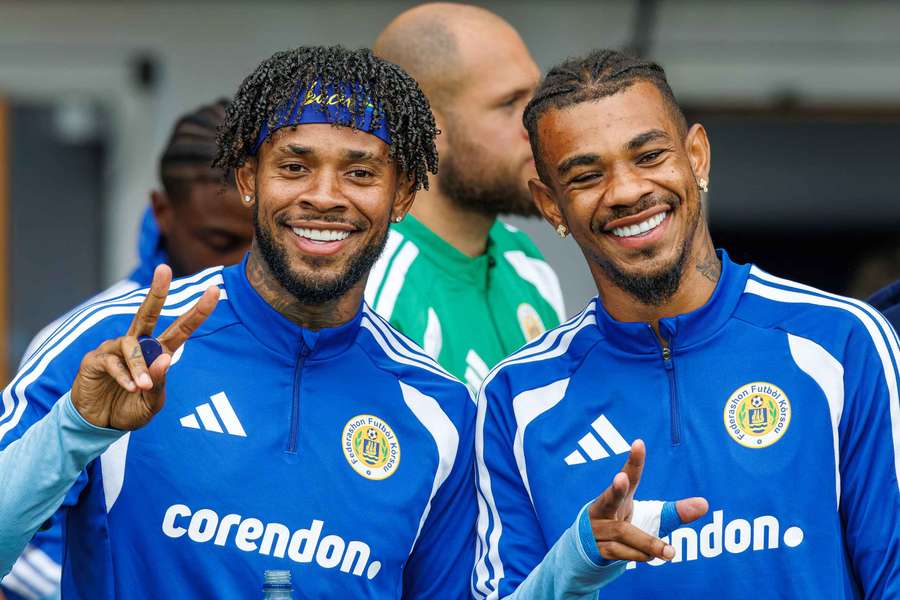 Leandro Bacuna i Juninho Bacuna podczas sesji treningowej Curacao i konferencji prasowej w Hampden Park, 29 maja 2026 r. w Glasgow w Szkocji.
