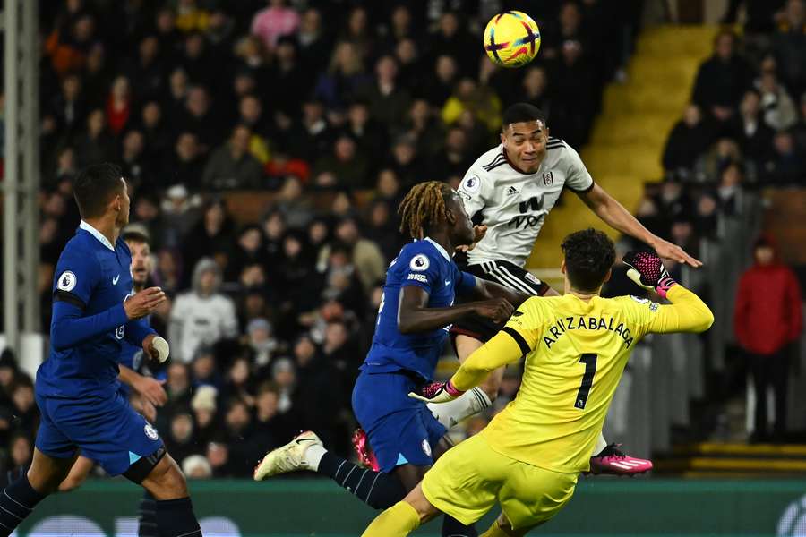 Chelsea perde para o Fulham com gols brasileiros e expulsão de João Félix