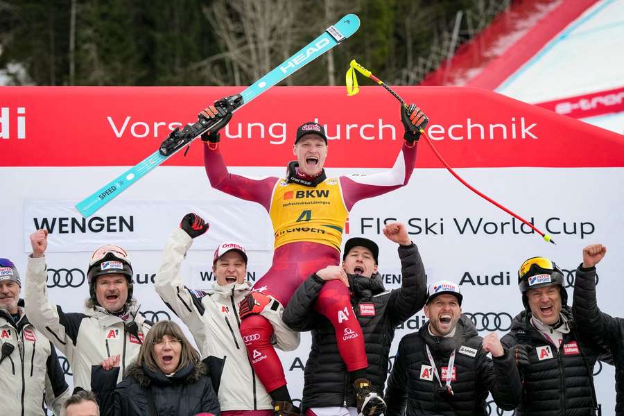 Das gesamte ÖSV-Team freute sich mit Stefan Babinsky