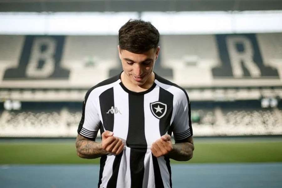 Renzo Saravia também vestiu a camisa do Porto