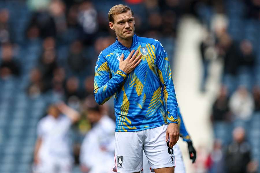 Fanoušci už zase stojí na straně Sheffieldu Wednesday. Fanoušci už zase stojí na straně Sheffieldu Wednesday.