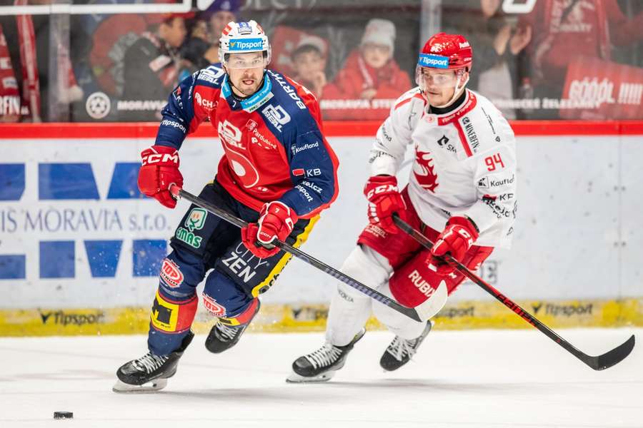Minulý duel Pardubic v Třinci ovládli hosté. Mezi střelce se zapsali Tomáš Dvořák (vlevo) i Andrej Nestrašil.