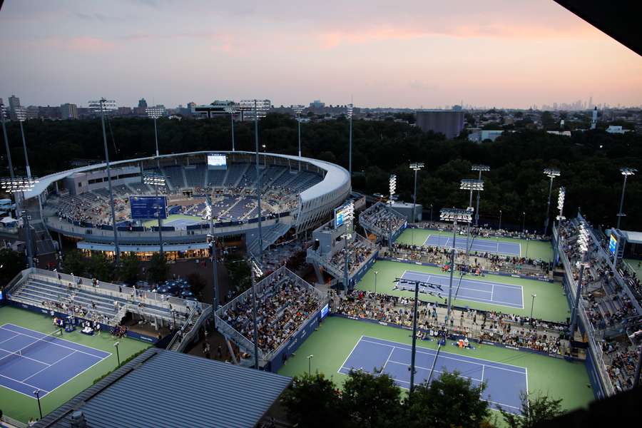 Tenis Flash: Brak sensacji w pierwszym dniu US Open, dzisiaj mecze Świątek i Hurkacza