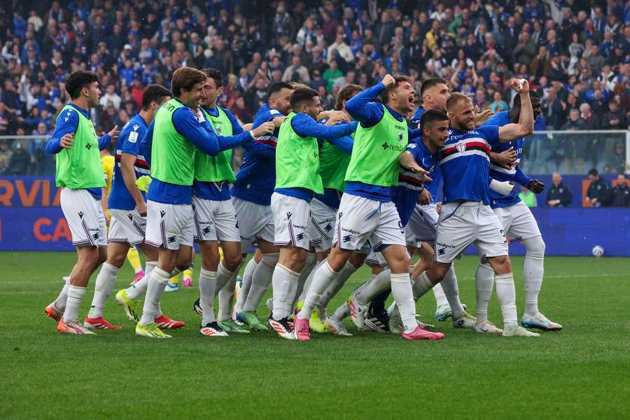 I giocatori della Sampdoria esultano per la vittoria contro il Cittadella