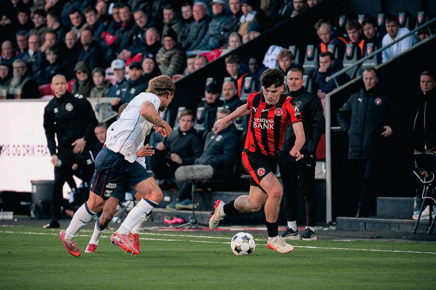 FC Midtjylland's Mikel Gogorza challenges AGF's Felix Bejimo
