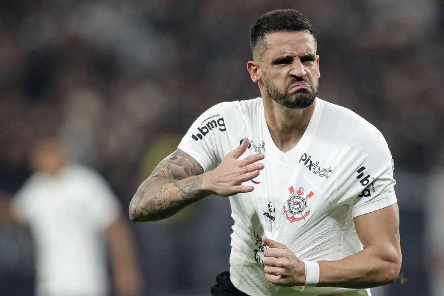 Renato Augusto foi o craque do jogo em vitória corintiana