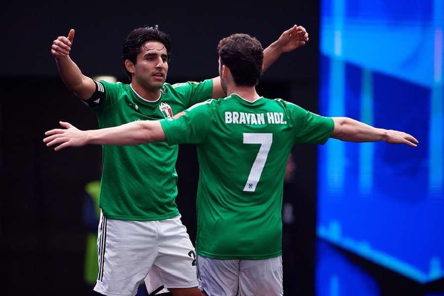 México celebra su pase a cuartos