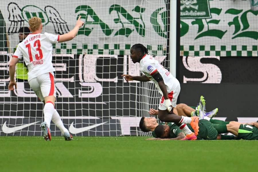 Johan Bakayoko nach seinem Siegtor für Leipzig in Wolfsburg