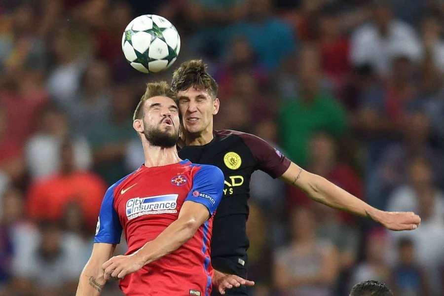 Tudorie, în duel cu John Stones de la Manchester City Tudorie, în duel cu John Stones de la Manchester City