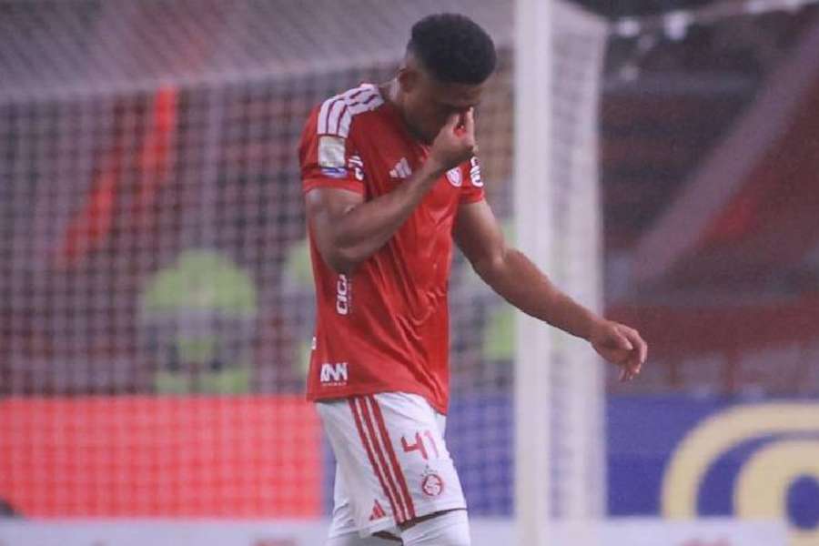 Victor Gabriel ficou apenas 13 minutos em campo Victor Gabriel ficou apenas 13 minutos em campo