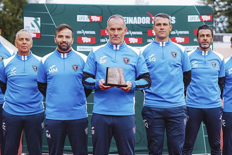 Sérgio Fonseca com a equipa téncica do Académico Viseu Sérgio Fonseca com a equipa téncica do Académico Viseu