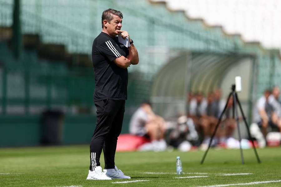 Czy John Carver zdąży skompletować optymalny skład na kolejny sezon?