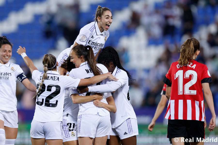 El Madrid celebra un gol contra el Athletic Club.