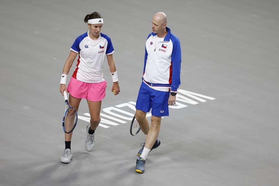 Pála s Bartůňkovou během tréninku.