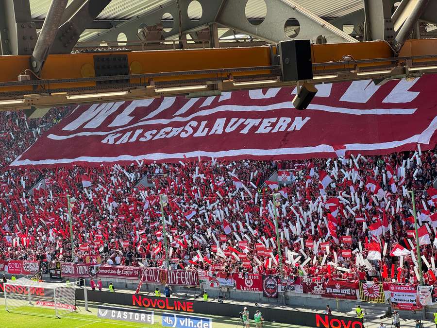 Die Fans des FCK beim Spiel gegen Darmstadt.