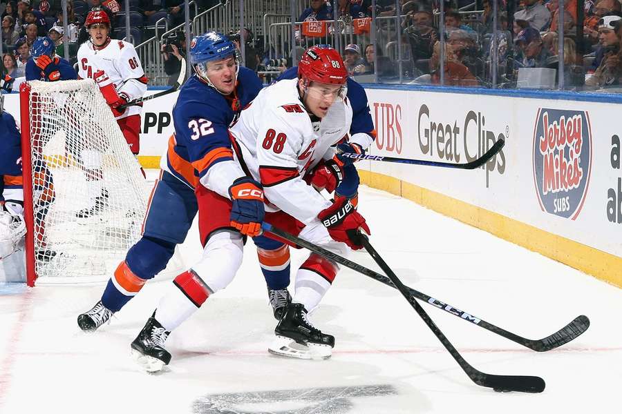 Nečas si v sérii s NY Islanders připsal už pátý bod.