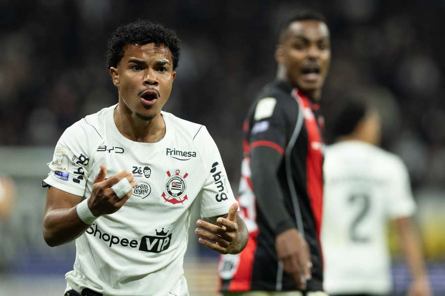 O Corinthians empatou em casa com o Vitória